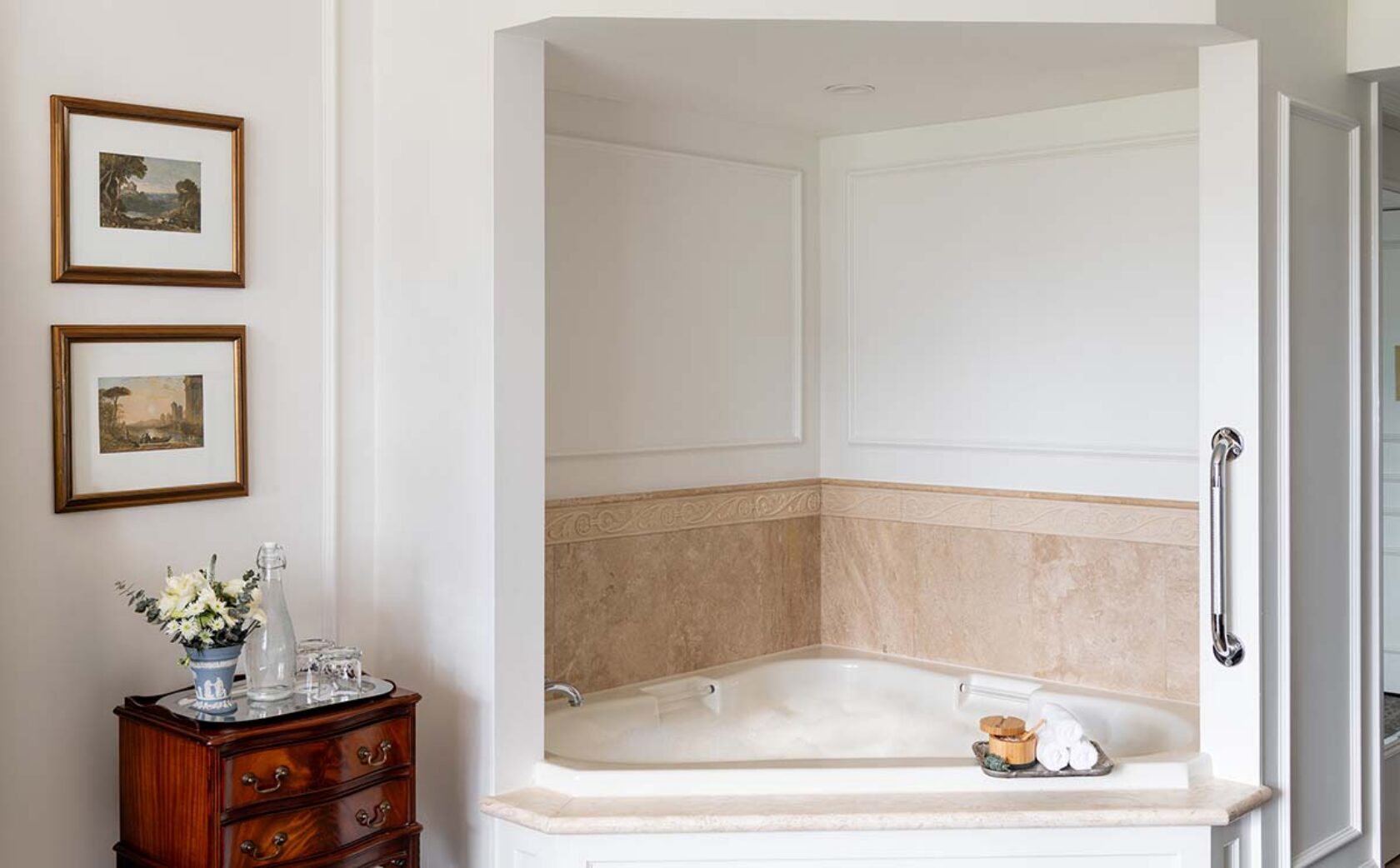 Deluxe Executive Room Soaker Tub