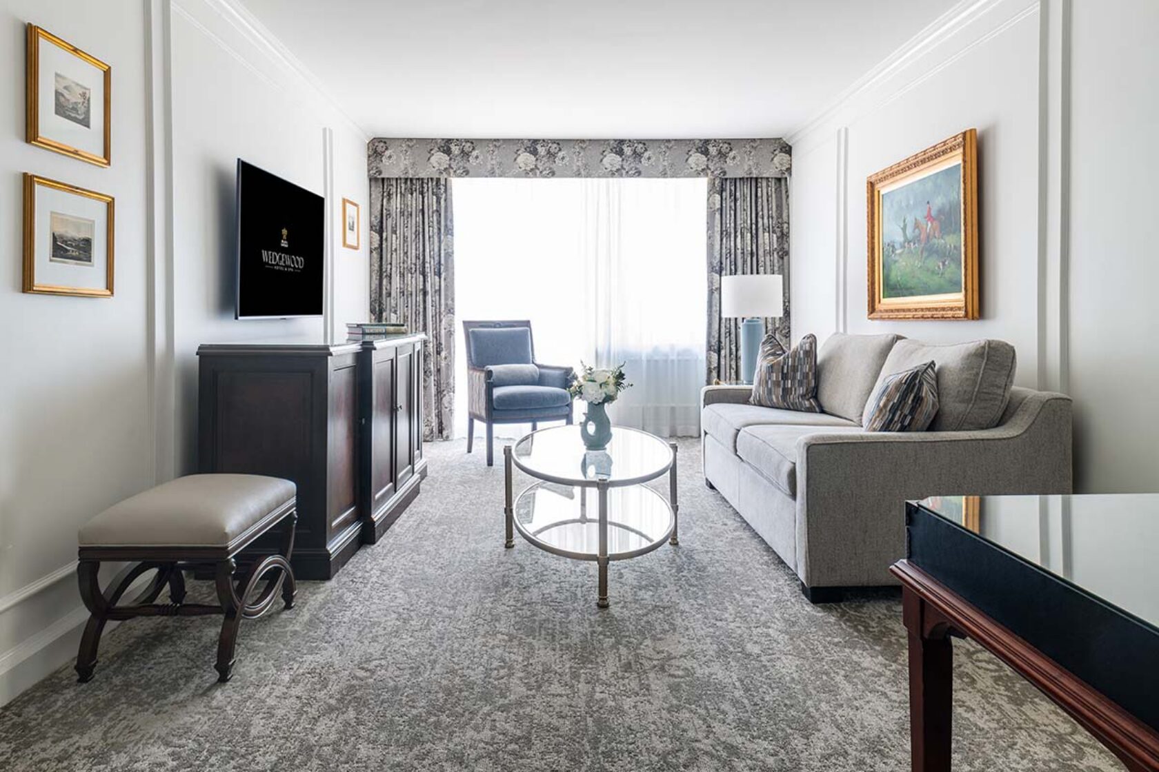 Deluxe Suite Living Room