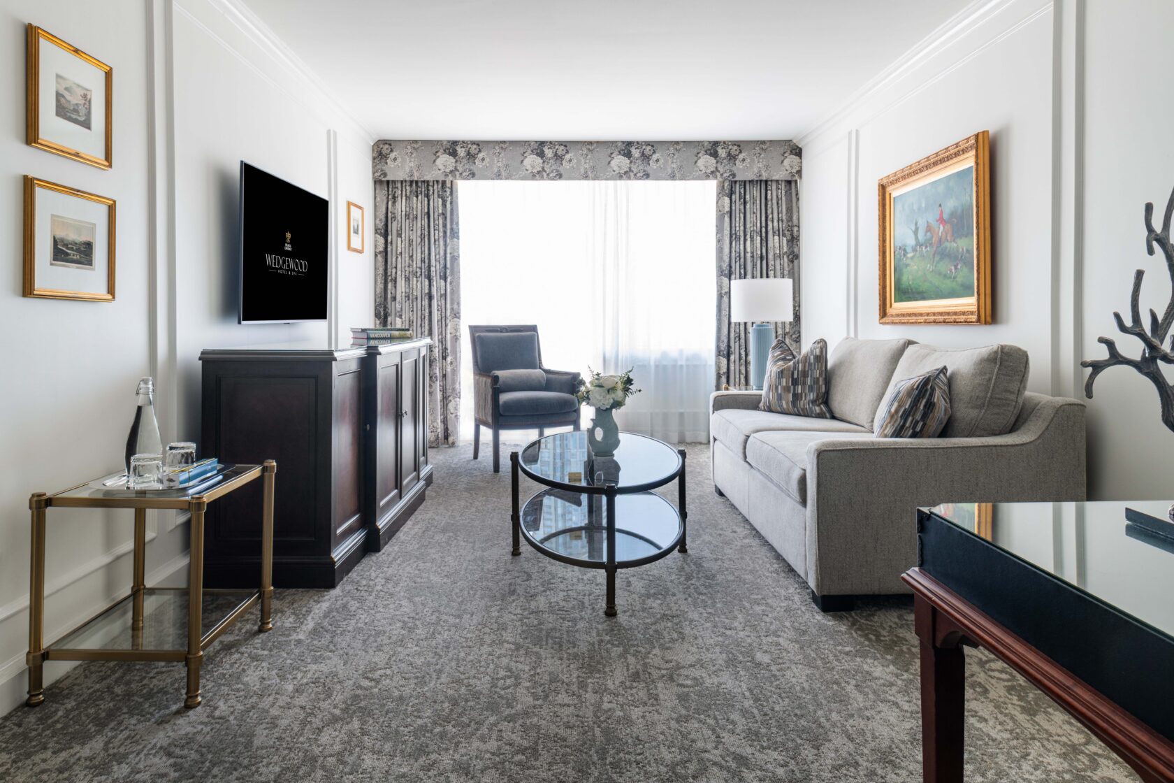 Deluxe Suite Living Room