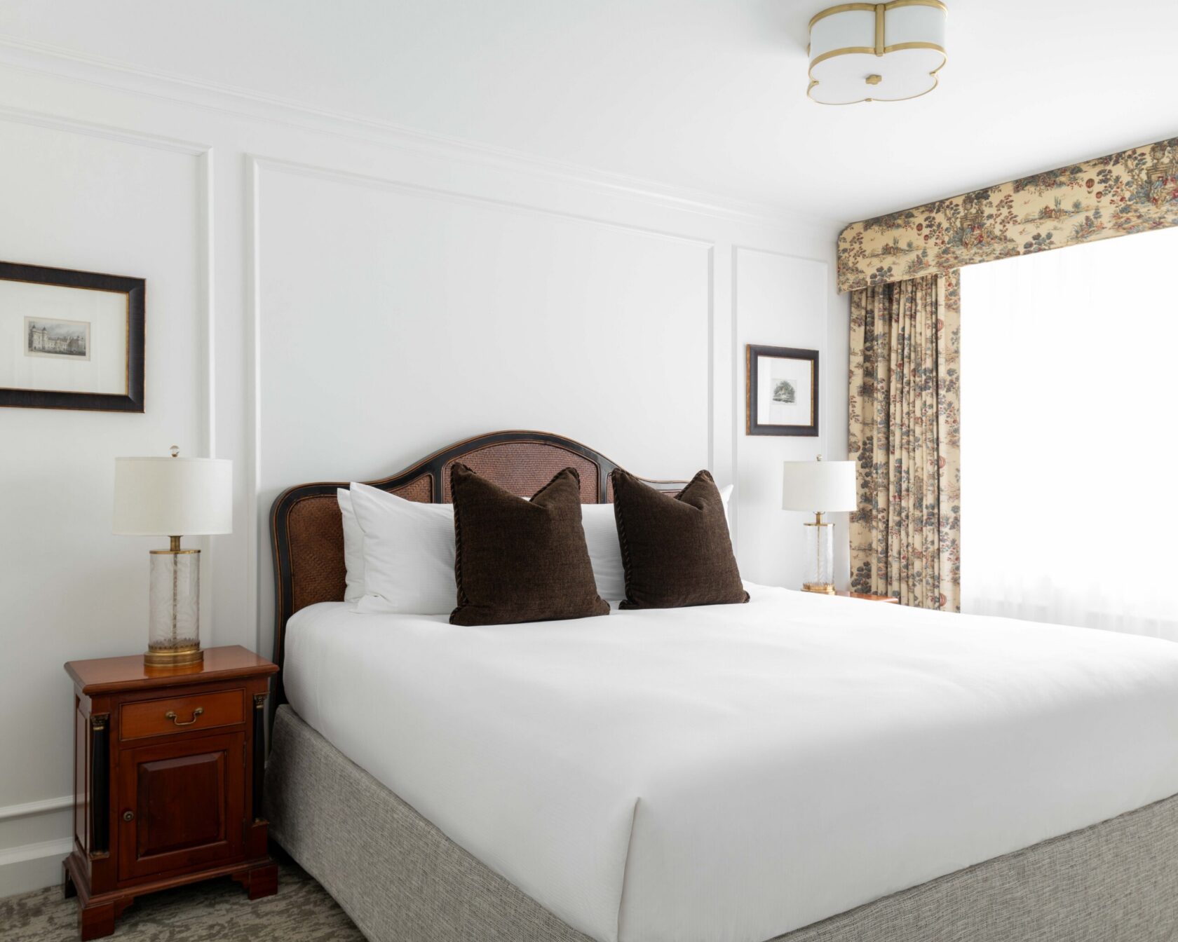 Junior Suite Bedroom with King Bed