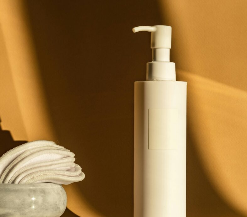 pexels-mikhail-nilov-7814990c