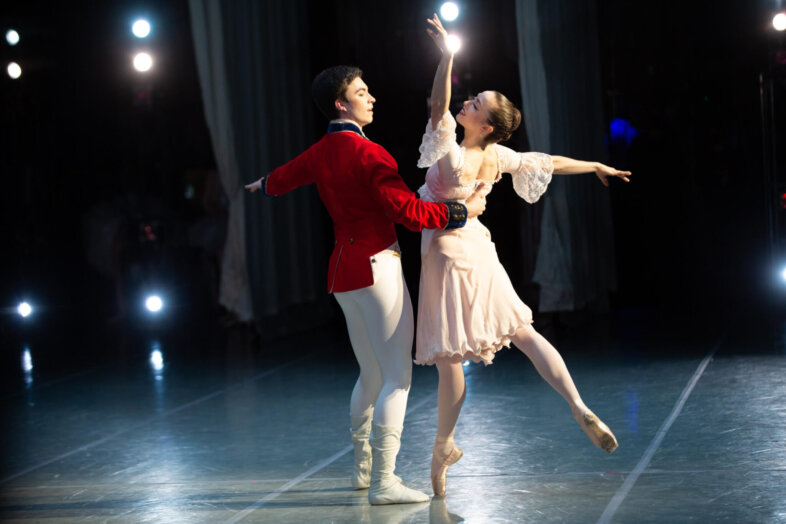 2022-Nutcracker-Vancouver-Michel-Lavoie-and-Emilie-Lewis-Photo-by-Michelle-Blais-127-3-scaled