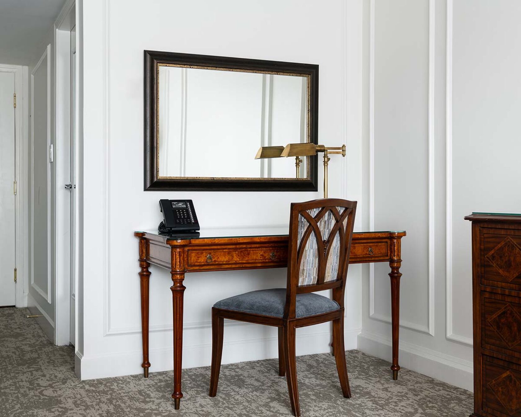 EDDB-ExecutiveTwoDoubleRoom-Desk