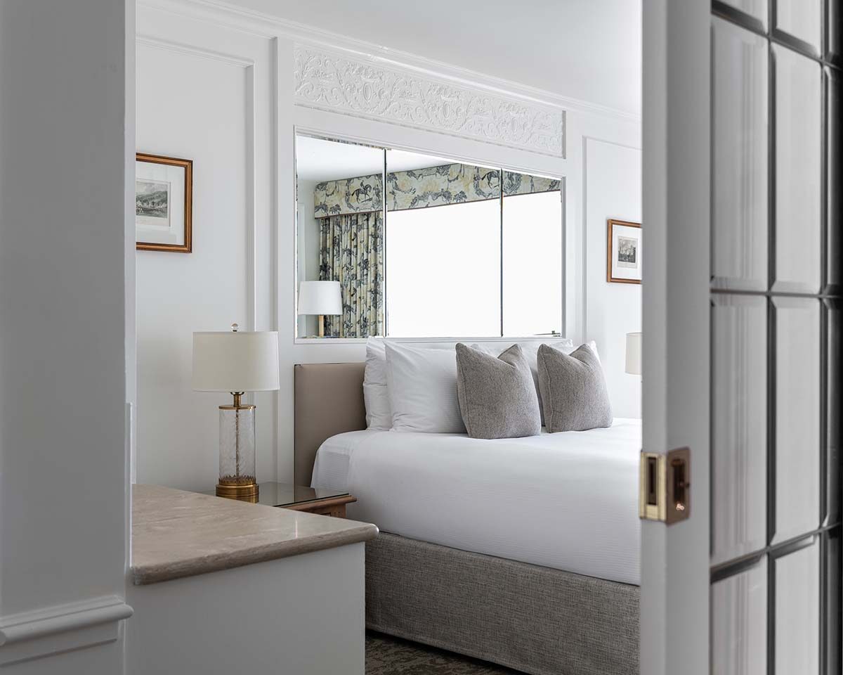 SKB-OneBedroomKingSuite-ConnectingDoors